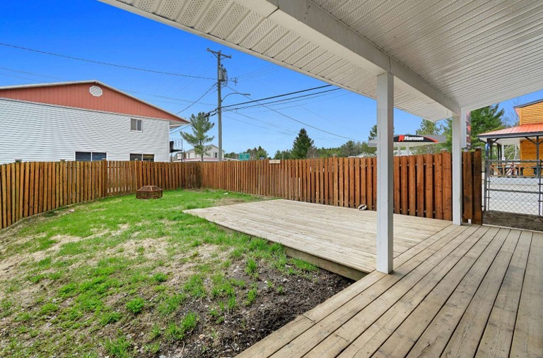 Cour arrière / terrasse